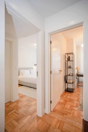 4 bedrooms, desk, iron/ironing board, WiFi