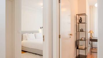 4 bedrooms, desk, iron/ironing board, WiFi