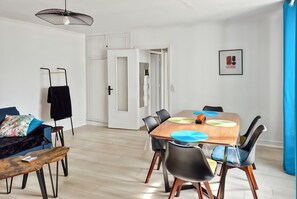 Dining - Renovated Fisherman's House in Riantec with Garden and Veranda (Riantec)