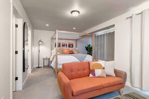 4 dormitoris, escriptori i planxa i posts de planxar 