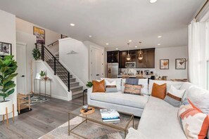 Televisor, llar de foc, videojocs i estèreo 