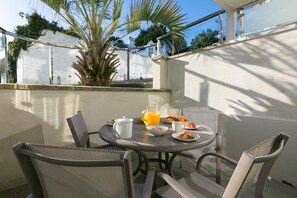 Cottage | Outdoor dining