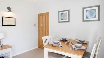 2 bedrooms, individually decorated, individually furnished, free WiFi
