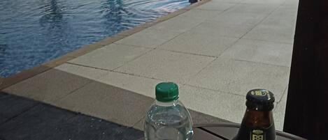 Piscine intérieure, piscine extérieure