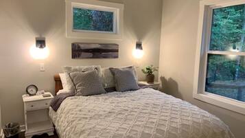 3 bedrooms, desk, iron/ironing board, free WiFi