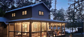 Swordfish Suite DOG friendly- Pup Shed Retreat