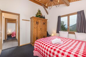 5 bedrooms, iron/ironing board, free WiFi, bed sheets