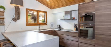 Fridge, oven, dishwasher, coffee/tea maker