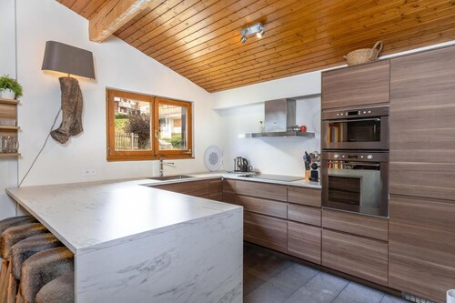 Chalet Nicolas - Five Bedroom Chalet, Sleeps 12