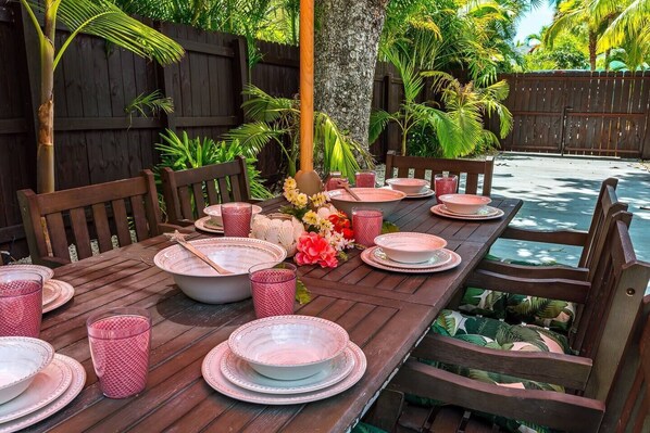 Outdoor dining - Coral Cove Hideaway | Guest House & Heated Pool! (West Palm Beach)