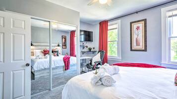 3 bedrooms, desk, iron/ironing board, travel cot