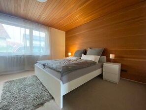 1 habitación, tabla de planchar con plancha, wifi gratis y ropa de cama 