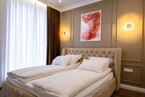 6 bedrooms, desk, iron/ironing board, free WiFi