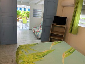 2 slaapkamers, een strijkplank/strijkijzer, gratis wifi, beddengoed