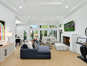 Smart TV, fireplace, stereo