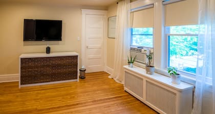 Immaculate, Newly Renovated 1 Bedroom Apt Near NYC