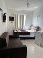 Basic Room | Minibar, bed sheets
