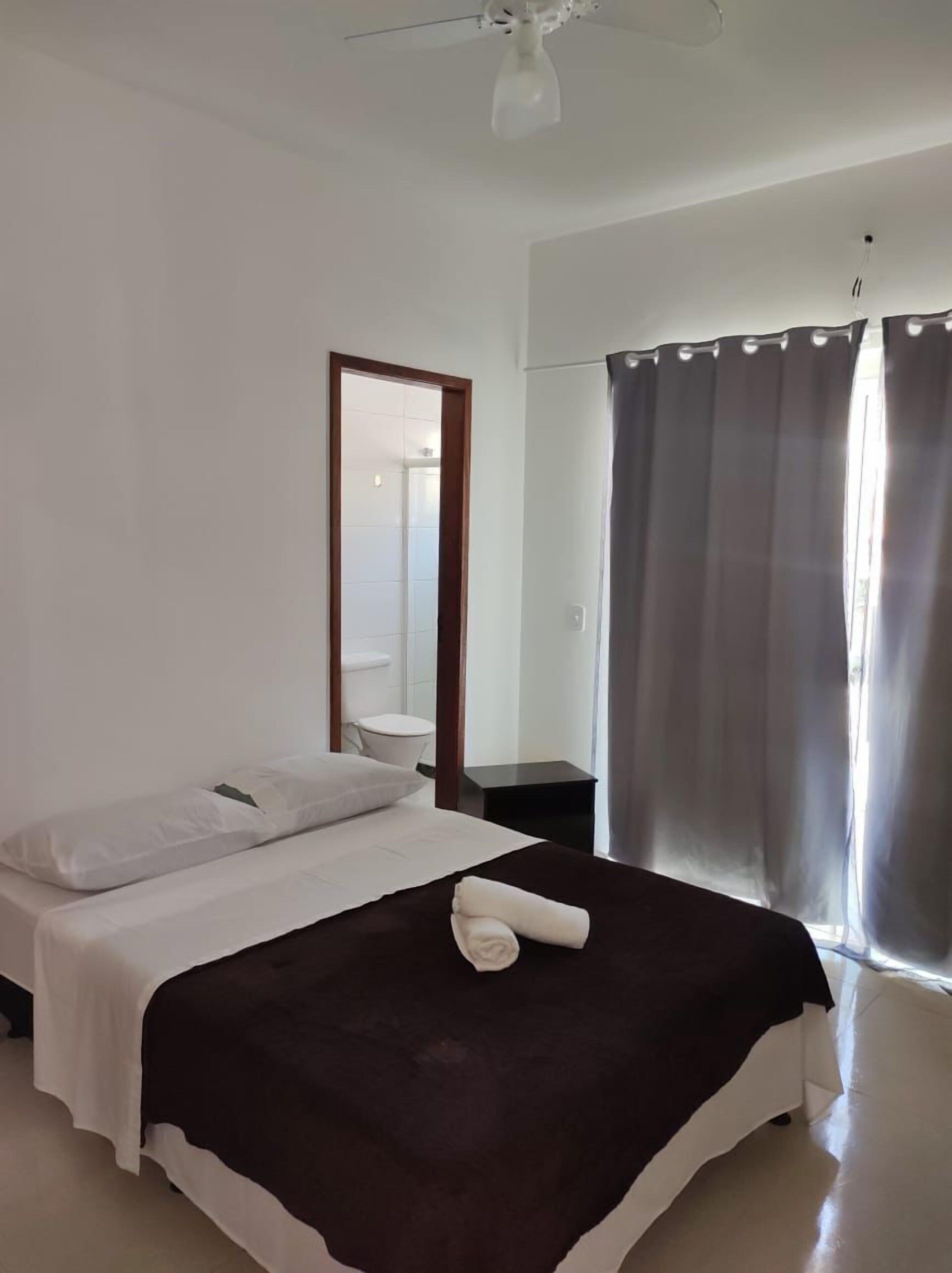 Minibar y ropa de cama 