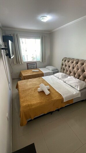 Minibar y ropa de cama 