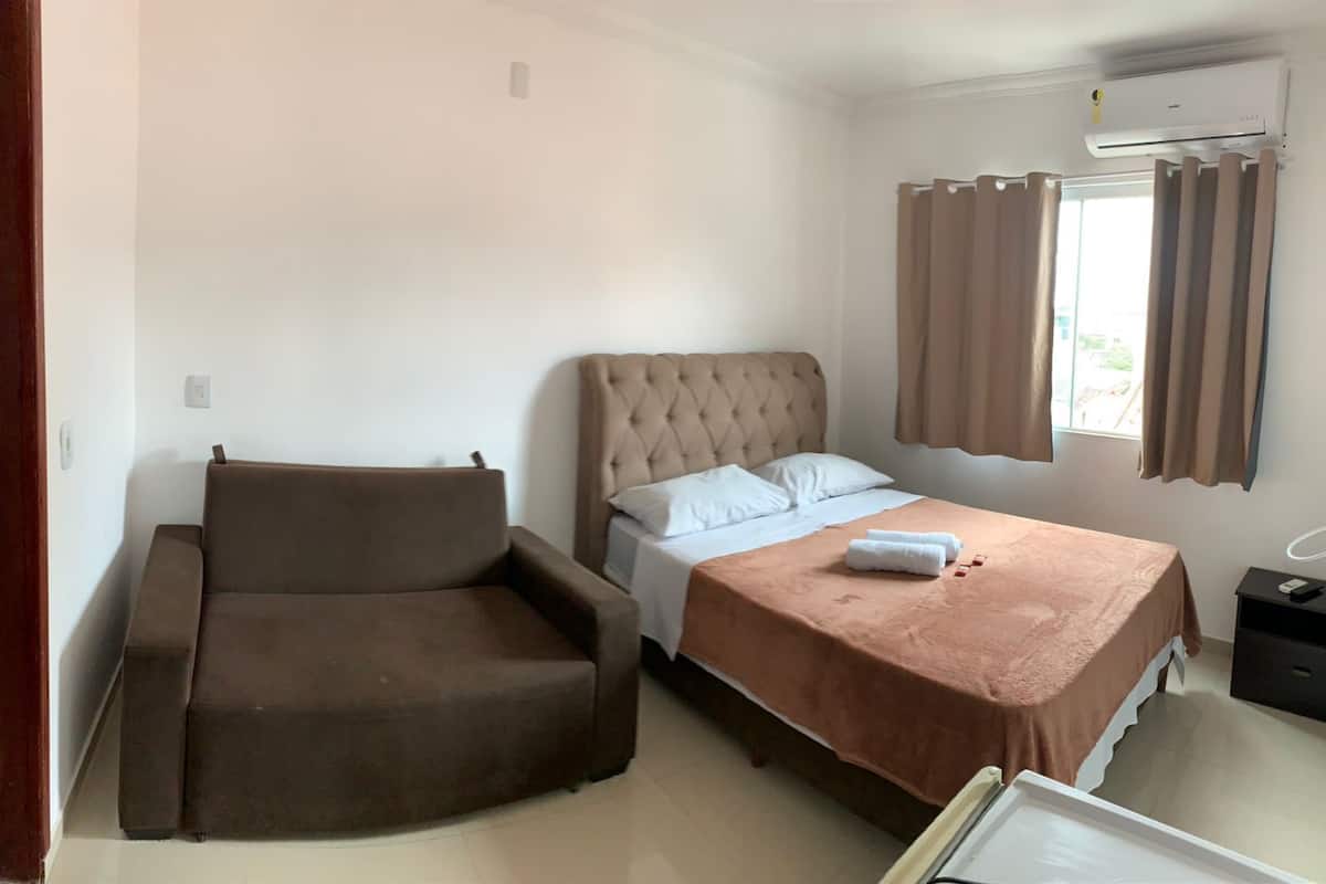 Rom – basic | Minibar og sengetøy