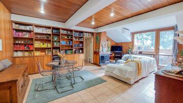 2 camere, una scrivania, Wi-Fi gratuito, lenzuola