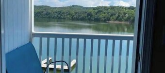 Sunrise Deck and Boat Slip. Peace and Fun!