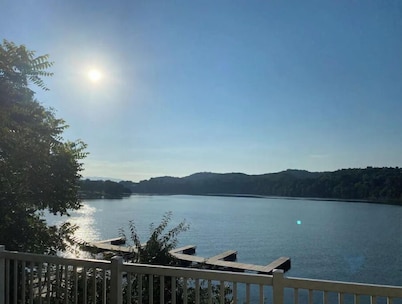 Sunrise Deck and Boat Slip. Peace and Fun!