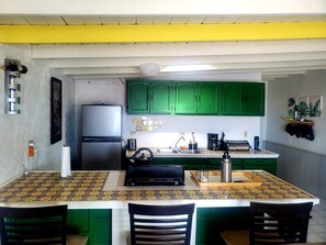 Refrigerador, horno, parrilla de estufa y lavavajillas 