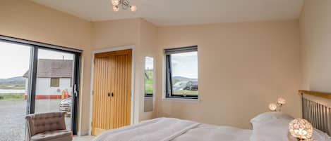1 bedroom, individually decorated, individually furnished, free WiFi