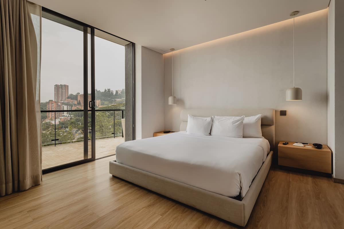 1 bedroom, minibar, in-room safe, blackout curtains