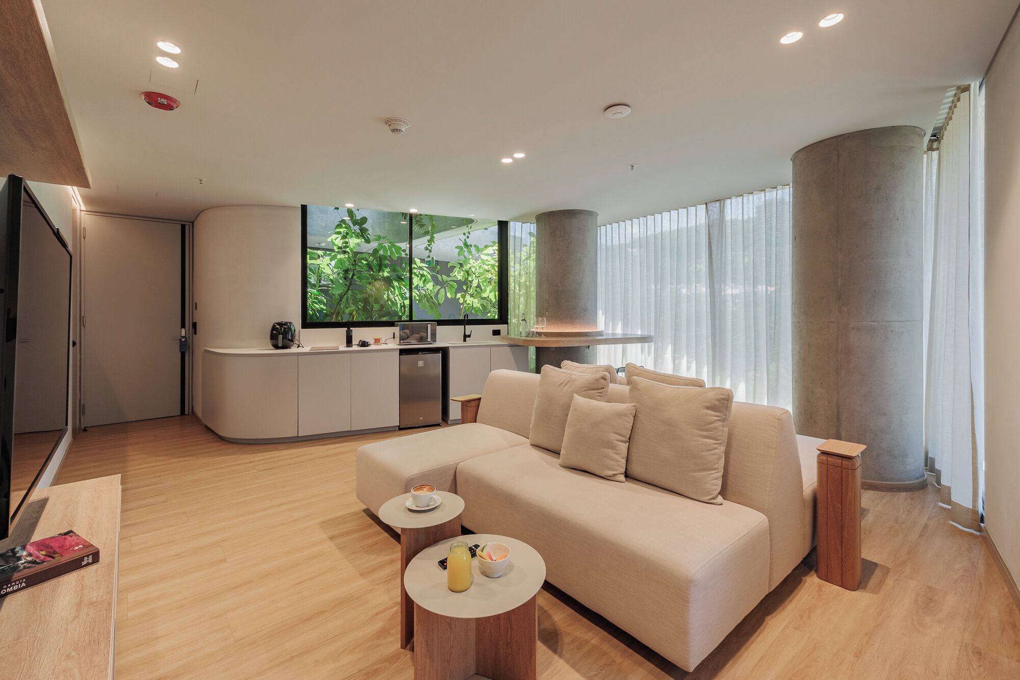 Departamento Deluxe (Classic) | Área de sala de estar | Smart TV de 50 pulgadas con canales digitales y televisión 