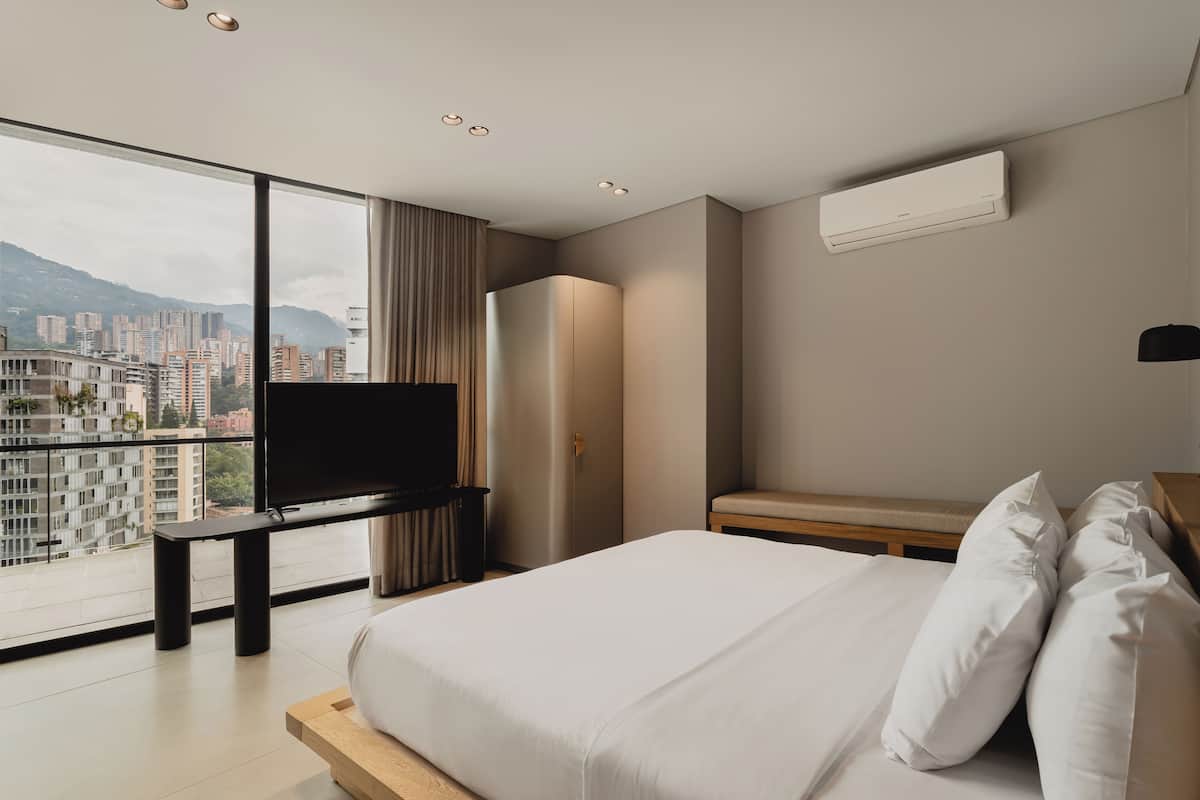 1 bedroom, minibar, in-room safe, blackout curtains
