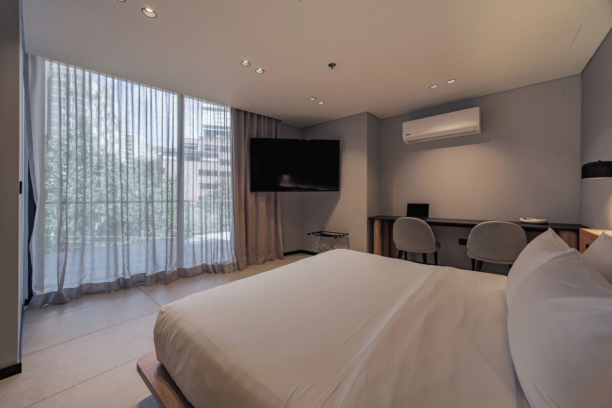 Lägenhet Standard - 1 queensize-säng - terrass | Minibar, värdeförvaringsskåp på rummet och mörkläggningsgardiner