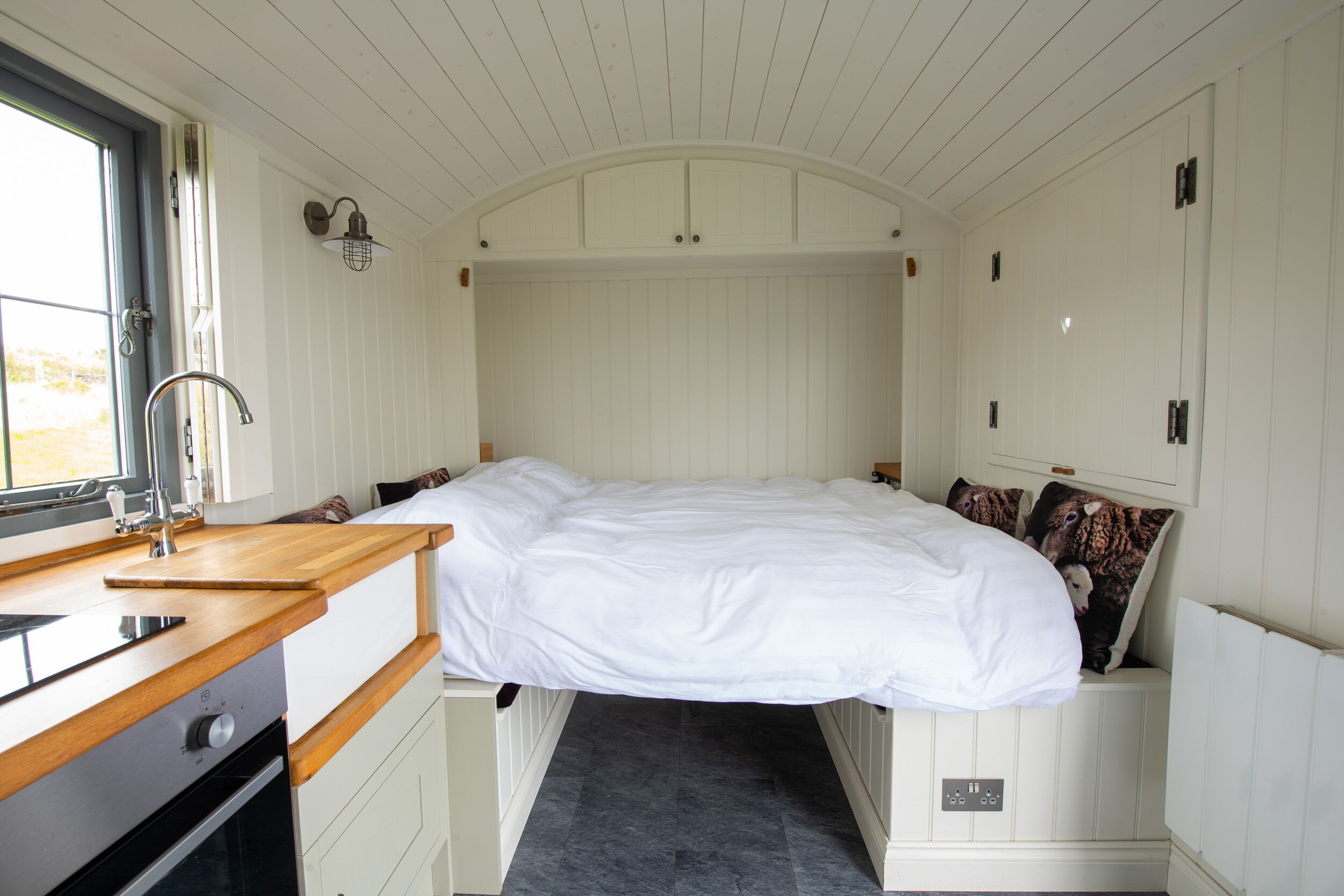 1 室のベッドルーム、客室ごとに異なる装飾、客室ごとに異なるインテリア、WiFi (無料)