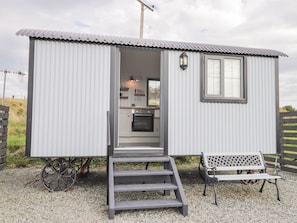 Exterior - Shepherds Hut (Dunvegan)