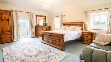 4 bedrooms, individually decorated, individually furnished, free WiFi