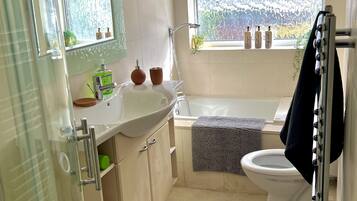 Combined shower/bathtub, hair dryer, towels, soap