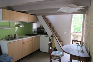 Fridge, microwave, oven, stovetop - Mas du Gua "la Petite Maison" (Gras)