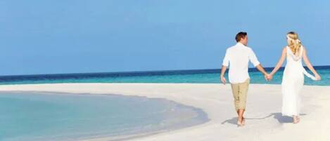 Beach nearby, sun-loungers, beach towels