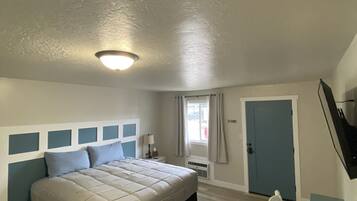 Luxury Studio Suite | Free WiFi, bed sheets