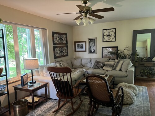 7 blocks from downtown cheese days!