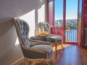 Habitación doble, vistas al río | Escritorio, espacio para trabajar con un portátil, wifi gratis