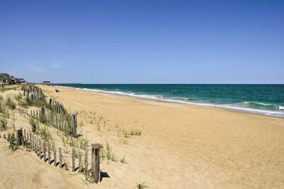 EV Charging Outer Banks Haven Walk to Beach Pet Friendly New Kitchen Outdoors