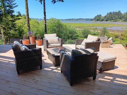 Gypsy by the Bay with Fireplace