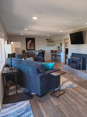 Smart-TV, peis og b øker