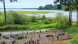 Property grounds - Gypsy by the Bay with Fireplace (North Bend)