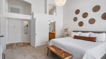 4 habitaciones, tabla de planchar con plancha, wifi y ropa de cama