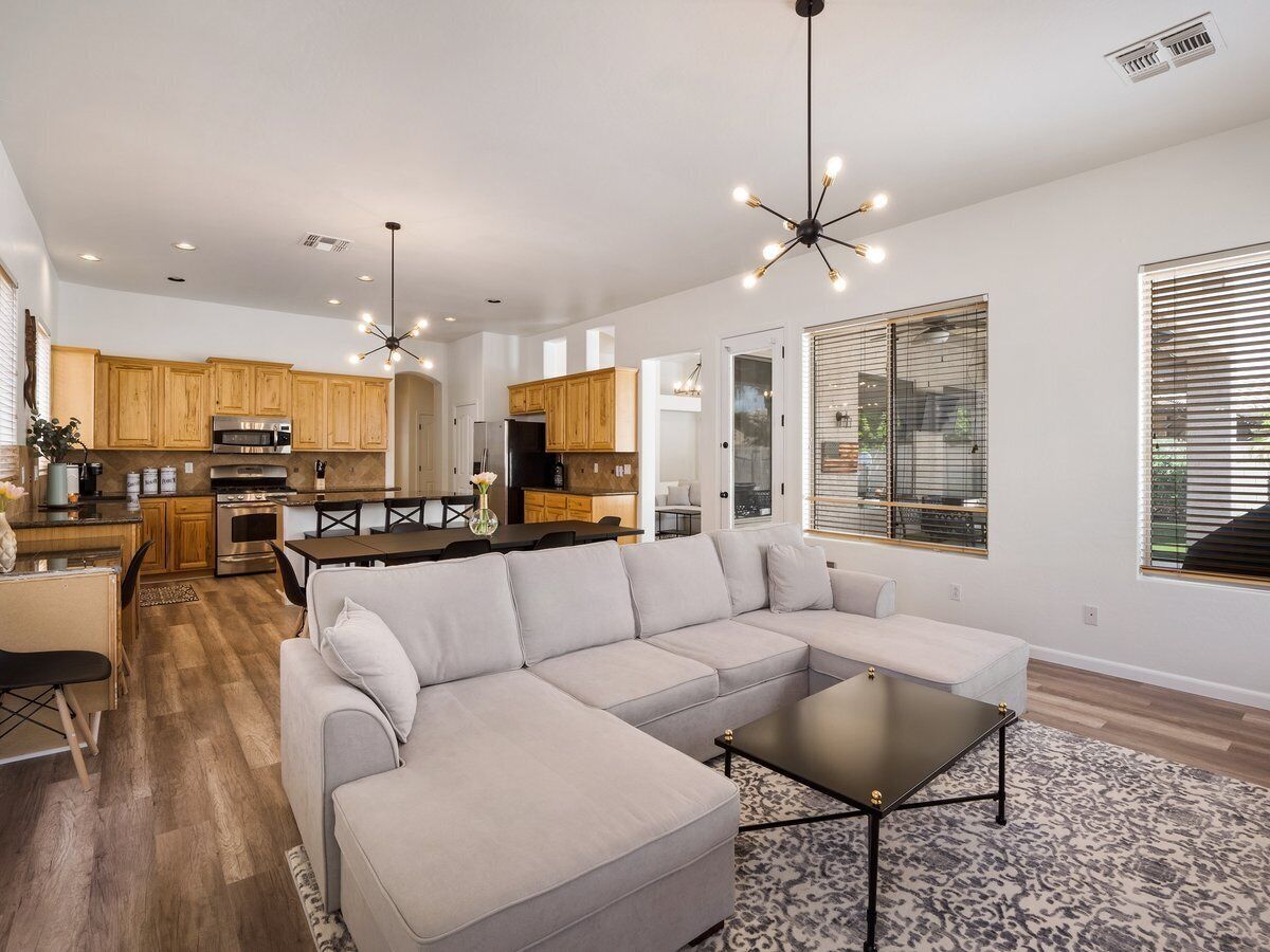 スマートテレビ、テレビゲーム、テーブルサッカー台、卓球台