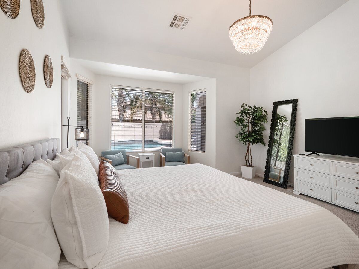 4 室のベッドルーム、アイロン / アイロ ン台、WiFi、ベッドシーツ