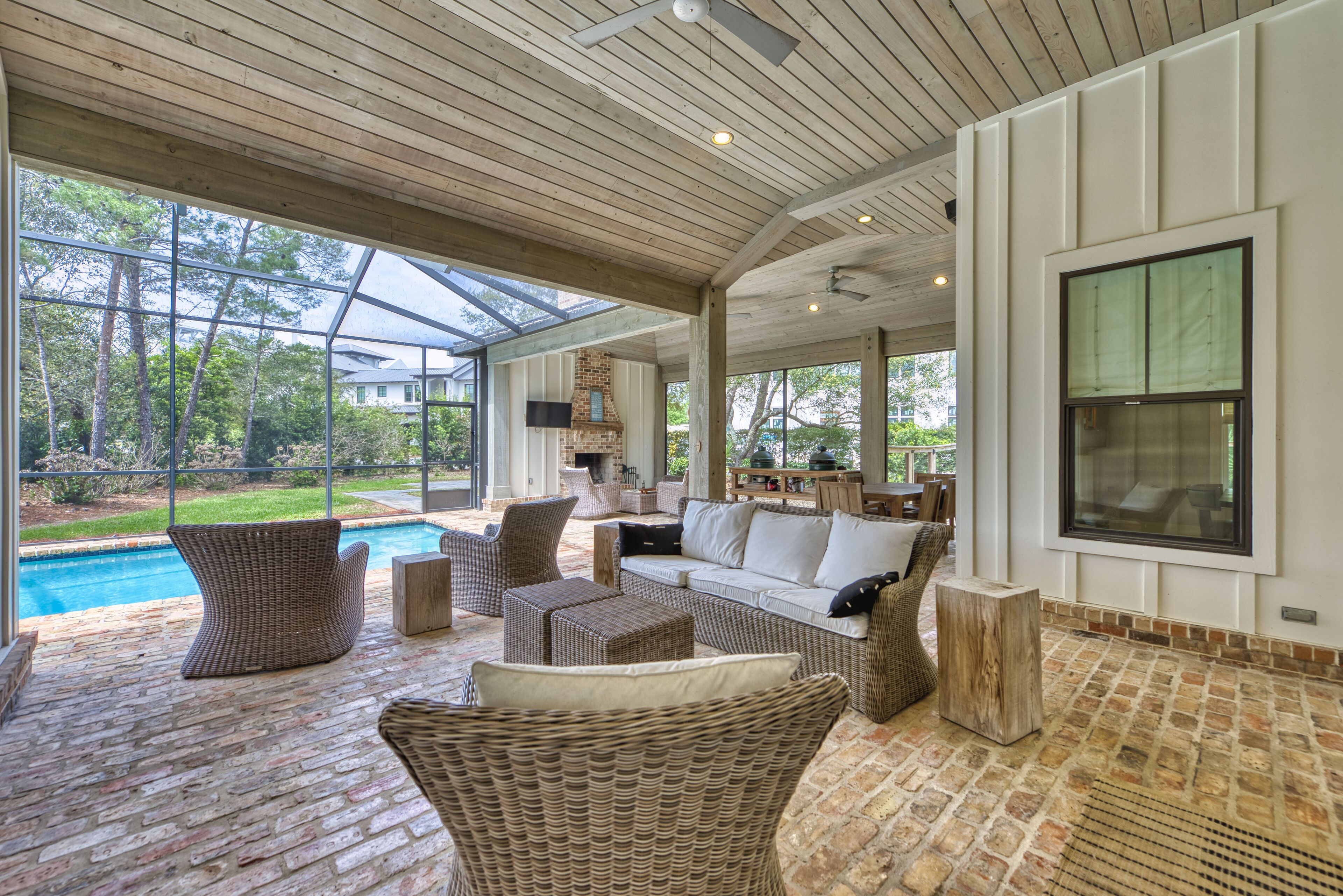 Smart-TV, Kamin, Drucker